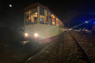 Попавшему под трамвай челябинцу отрезало стопу - chel.mk.ru