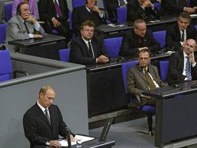 Владимир Путин - Ангела Меркель - Меркель рассказала об «осознании серьезных разногласий» с Путиным в 2001 году - newsland.com - Россия - Украина - Крым - Германия