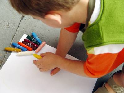 Психолог рассказала, как определить состояние ребенка по его рисункам - vm.ru
