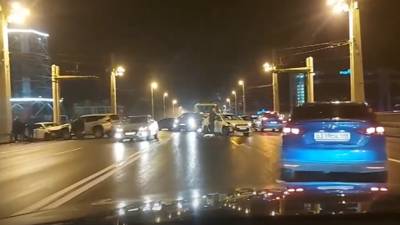 Из-за гололеда в Петербурге за ночь пострадали 40 автомобилей - abnews.ru - Санкт-Петербург