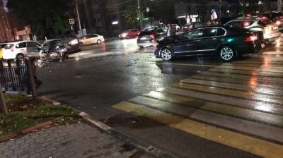 В Воронеже после ДТП загорелась иномарка: появилось видео - vestivrn.ru - Воронеж