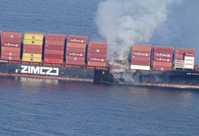 У побережья Канады горел контейнеровоз с химикатами: экипаж эвакуировали - unn.com.ua - Украина - Киев - Колумбия - Канада - Виктория - Kingston