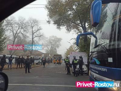 В Ростове-на-Дону торговцы устроили митинг на оцепленном из-за закрытия рынке - privet-rostov.ru - Ростов-На-Дону