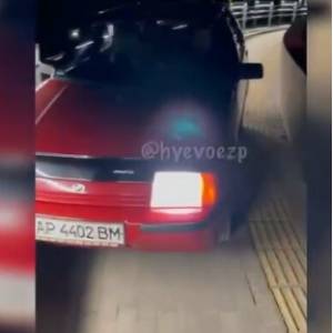 В Запорожье водитель «Славуты» заехал на Курган Единства по пешеходной зоне - reporter-ua.com - Запорожье