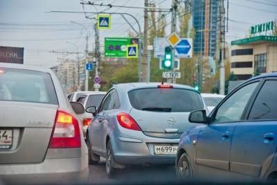 В Астрахани вновь образовалась пробка на Старом мосту - volg.mk.ru - Астрахань - Астраханская обл. - Волгоградская обл.
