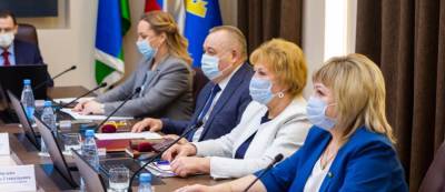 На первом заседании депутатской комиссии парламентарии обсудили актуальные темы поселка Федоровский - runews24.ru