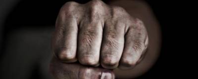 Во Владивостоке полицейские задержали таксистов, избивших и ограбивших богатого клиента - runews24.ru - Владивосток