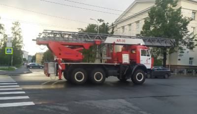 Пожарные спасли несколько человек из горящего дома в Петрозаводске - gubdaily.ru - Петрозаводск - республика Карелия