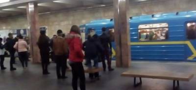 Несчастье произошло с украинкой в метро: тело лежит в черном пакете, детали - politeka.net - Украина - Киев
