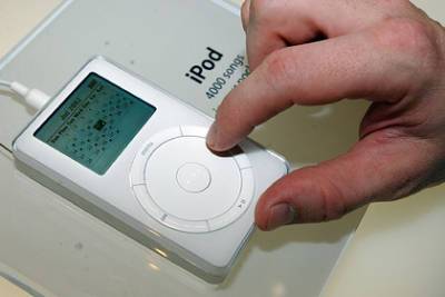 Раскрыт прототип первого iPod - lenta.ru