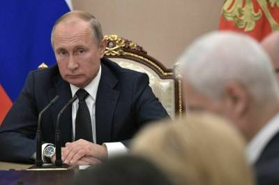 Владимир Путин - Михаил Мишустин - Вакцинирующимся работникам предоставят два оплачиваемых выходных - pnp.ru
