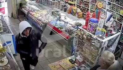 В Перми вежливый грабитель ограбил продуктовый магазин, "чтобы собрать деньги на лечение матери" - nakanune.ru - Россия - Пермь - Пермский край
