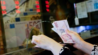 Стоимость турецкой лиры упала до рекордных 9,76 за доллар - iz.ru - Россия - США - Израиль - Турция