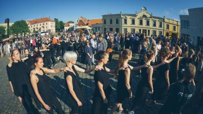 Движущееся тело в городе: программа „KlaipėDAnse“ приглашает на занятия современным танцем - obzor.lt - Франция - Литва