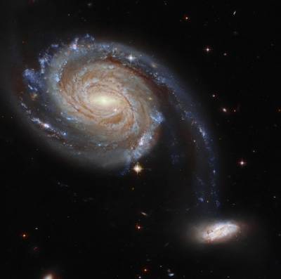 Телескоп Хаббл обнаружил пару ссорящихся галактик - techno.bigmir.net