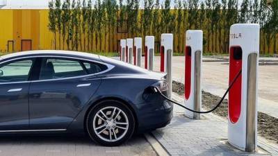 Новый автопилот Tesla из-за багов не прошел даже испытания - newdaynews.ru