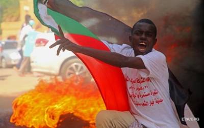 Омар Аль-Башир - Абдалла Хамдук - Очередной преворот в Судане. Чего хотят военные - korrespondent.net - Украина - Судан