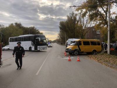 Следователи начали проверку аварии рейсового автобуса и маршрутки в Волгодонске - dontr.ru - Россия - Волгодонск - Геленджик