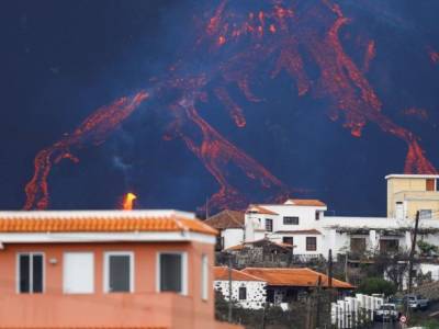 Sky News - На Ла-Пальме усилилось извержение вулкана: образовался "лавовый фонтан" - unn.com.ua - Украина - Киев - Испания