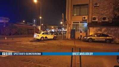 В Бресте сразу два автомобиля такси не поделили дорогу — к счастью, никто не пострадал - naviny.by - Белоруссия - Брест