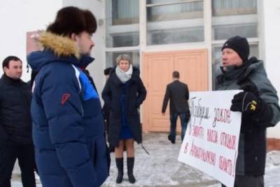 Цыбульский рассылает кляузы с попыткой давления на окружных депутатов - arh.mk.ru - Архангельская обл.