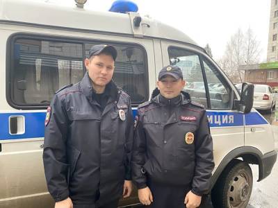 Тюменские полицейские спасли утопающую в болоте девушку, решившую снять красивый закат - znak.com - Тюмень