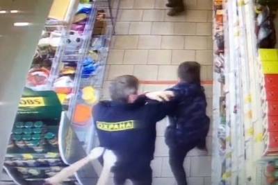 Уголовное дело возбуждено на охранника за нападение на подростка в «Пятёрочке» - tayga.info - Россия - Новосибирск