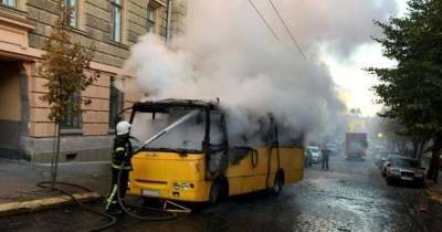 В Черновцах на ходу загорелась маршрутка с пассажирами - dsnews.ua - Украина - Харьков - Черновцы