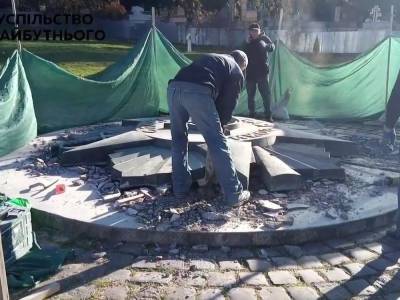 Во Львове на Марсовом поле начали демонтаж советской звезды - gordonua.com - Украина - Львов