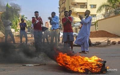 Омар Аль-Башира - Абдель Фаттах Аль-Бурхан - Военный переворот в Судане: семь погибших, 140 ранены - korrespondent.net - Украина - Судан