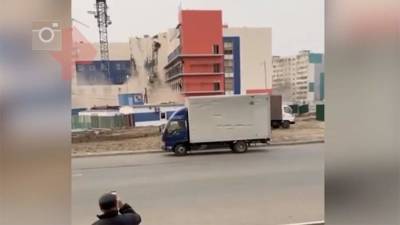 Один человек погиб при обрушении крана на стройке в Хабаровске - iz.ru - Израиль - Нижегородская обл. - Хабаровский край - Хабаровск