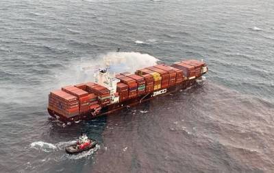 У побережья Канады продолжают тушить контейнеровоз - korrespondent.net - Украина - Англия - Колумбия - Канада - Kingston