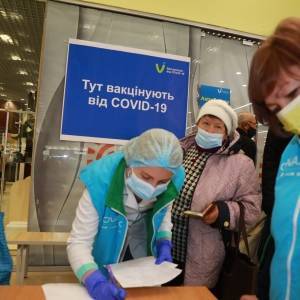 В Бердянске открыли новый центр массовой вакцинации в популярном ТРЦ. Фото - reporter-ua.com - Бердянск