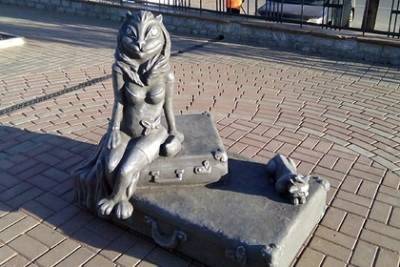 Совладелец курганского ТРЦ «Рио» заберет скульптуру кошки в торговый центр - znak.com - Курган