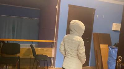 Силовики задержали женщину, оставившую на несколько дней без присмотра детей в квартире - vm.ru - Иркутская обл.