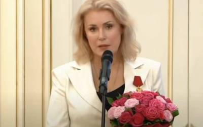 Мария Шукшина - Мария Шукшина обвинила подругу матери в краже 470 тысяч рублей - actualnews.org - Россия