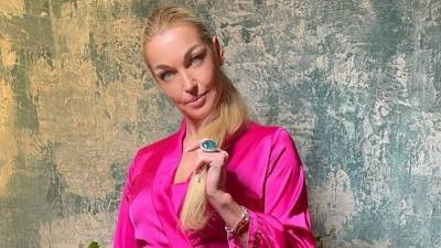 Анастасия Волочкова - Волочкову высмеяли за трусы не по размеру: «Ничего не прикрывают» - 5-tv.ru