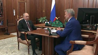 Владимир Путин - Владимир Путин встретился с главой крупнейшего банка страны - 1tv.ru