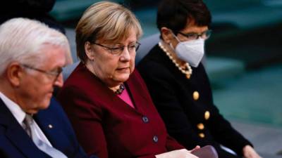 Ангела Меркель - Первая сессия нового бундестага: Меркель в очках заметили на трибуне - germania.one - Германия