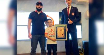 Школьник из России побил мировой рекорд 1980 года по отжиманиям - ren.tv - Россия - респ. Ингушетия