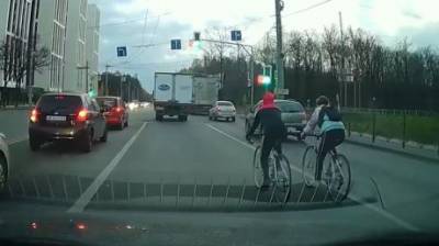 На ул. Окружной движение замедлили велосипедисты-нарушители - penzainform.ru - Пенза
