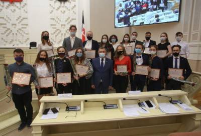 Двум студентам Глазова вручили именные премии Госсовета Удмуртии - gorodglazov.com - респ. Удмуртия