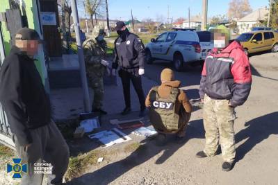 На Луганщине вблизи линии разграничения правоохранители обнаружили 2 схрона боевиков - vchaspik.ua - Украина - ДНР - район Станично-Луганский