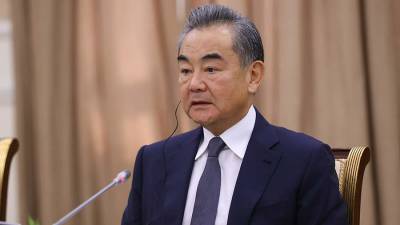И.Ван - Глава МИД Китая призвал отменить санкции в отношении Афганистана - iz.ru - Китай - США - Израиль - Афганистан - Катар