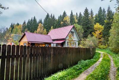 Россияне массово повысили цены на загородные дома - lenta.ru - Россия - Московская обл. - Нижегородская обл. - Воронежская обл. - Свердловская обл. - Самарская обл.