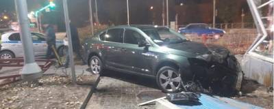 Волгоградец на Skoda разнес торговый павильон на Второй продольной - runews24.ru - Россия - Волгоград - Волгоградская обл.