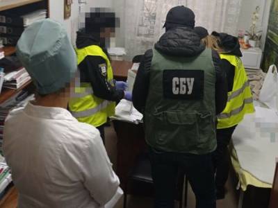 В Сумской области семейные врачи незаконно вмешивались в базы данных Минздрава для подделки COVID-сертификатов – СБУ - gordonua.com - Украина - Сумская обл.