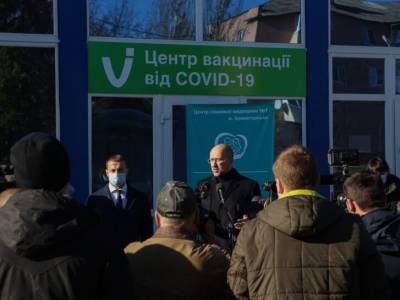 Денис Шмыгаль - Шмыгаль: У нас нет принудительной вакцинации, но Минздрав может вводить перечень профессий для обязательной - gordonua.com - Украина
