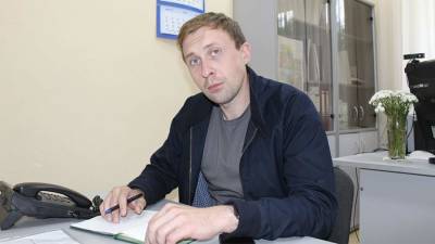 Омский депутат назвал коллегу заикастой обезьяной на заседании горсовета - iz.ru - Россия - Израиль - Омск