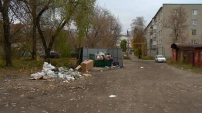Улучшение не спасло площадку на улице Гоголя от завалов хлама - penzainform.ru
